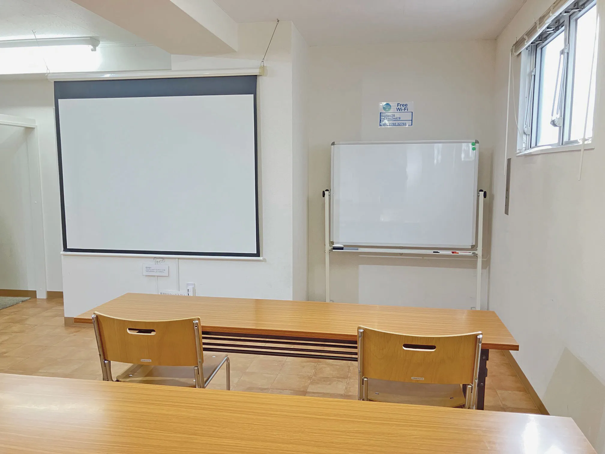 【高崎白銀ビル貸会議室】第三会議室（47㎡）|3名掛け最大24席、設備無料|販売利用OK