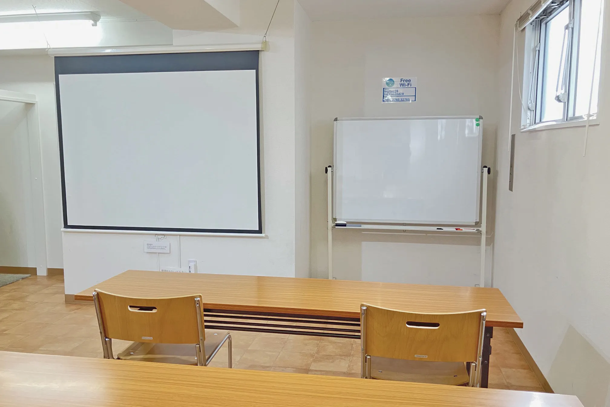【高崎白銀ビル貸会議室】第三会議室(47㎡)|3名掛け最大24席、設備無料|販売利用OK