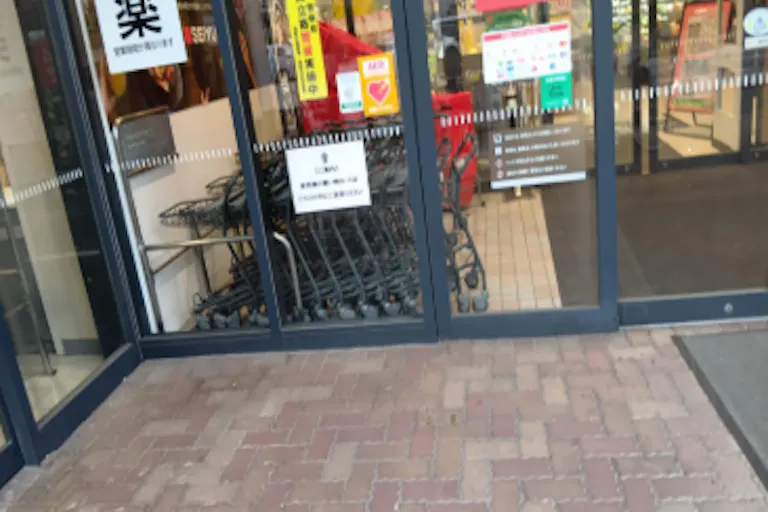 【西友 加賀鹿浜店】店頭軒下 ポップアップストア(物販、食物販)やプロモーション用途に最適なスーパー店内催事イベントスペースの画像1