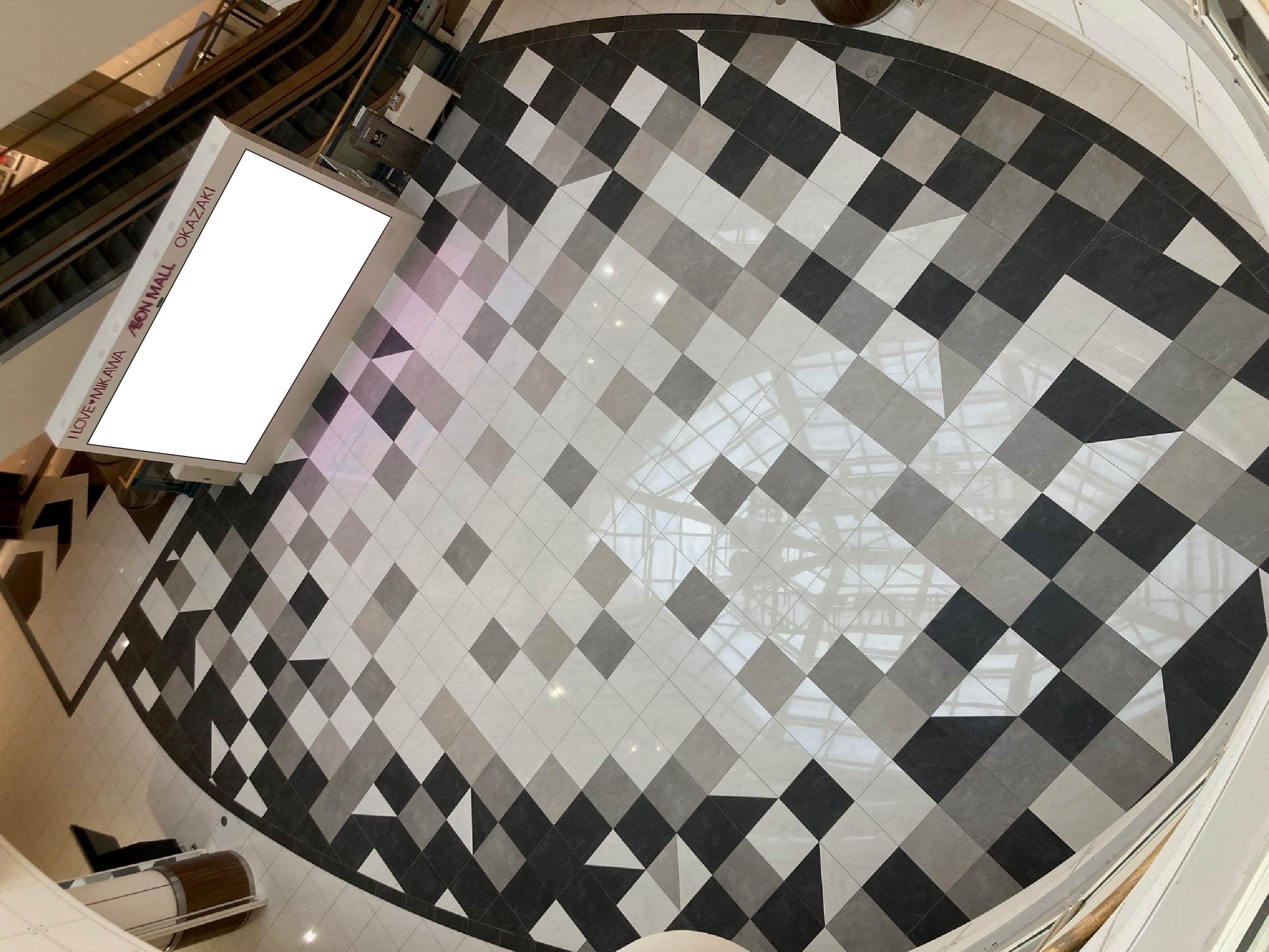 【イオンモール岡崎】1F セントラルコート