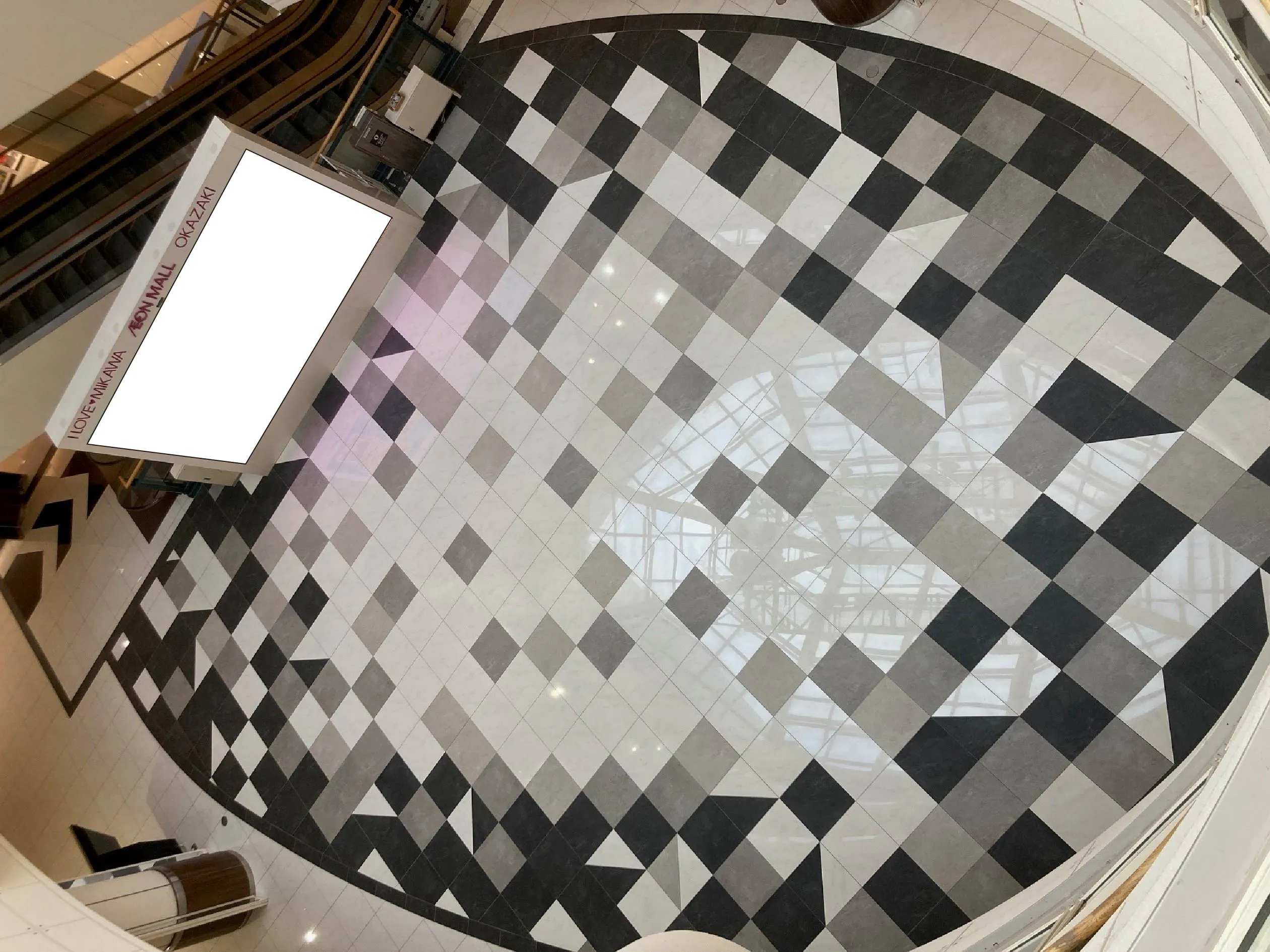 【イオンモール岡崎】1F セントラルコート