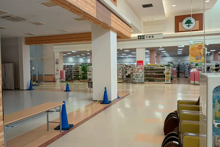 【イオンスーパーセンター十和田】専門店北入口横 ① 販促プロモーションや物販に最適なスーパー店内催事イベントスペース