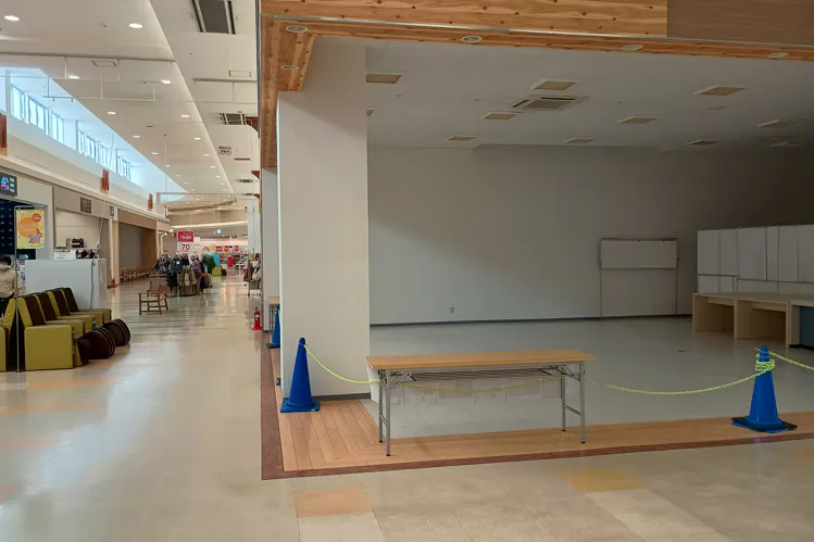 【イオンスーパーセンター十和田】専門店北入口横 ① 販促プロモーションや物販に最適なスーパー店内催事イベントスペース
