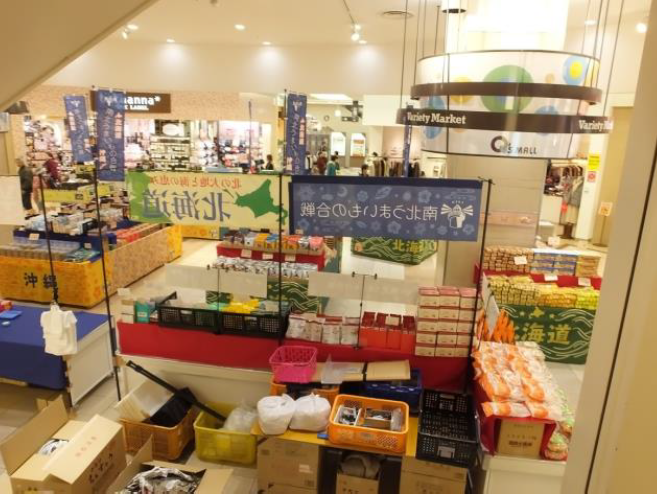 【あまがさきキューズモール】大型のイベントやポップアップストアに最適な、施設の中央に位置する広々としたイベントスペース(バラエティーマーケット) の画像6