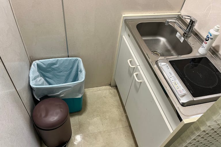 【心斎橋駅2分】インタビュー撮影や少人数のワークショップ、会議等に最適な気軽に利用可能な貸切会議室スペースの画像8