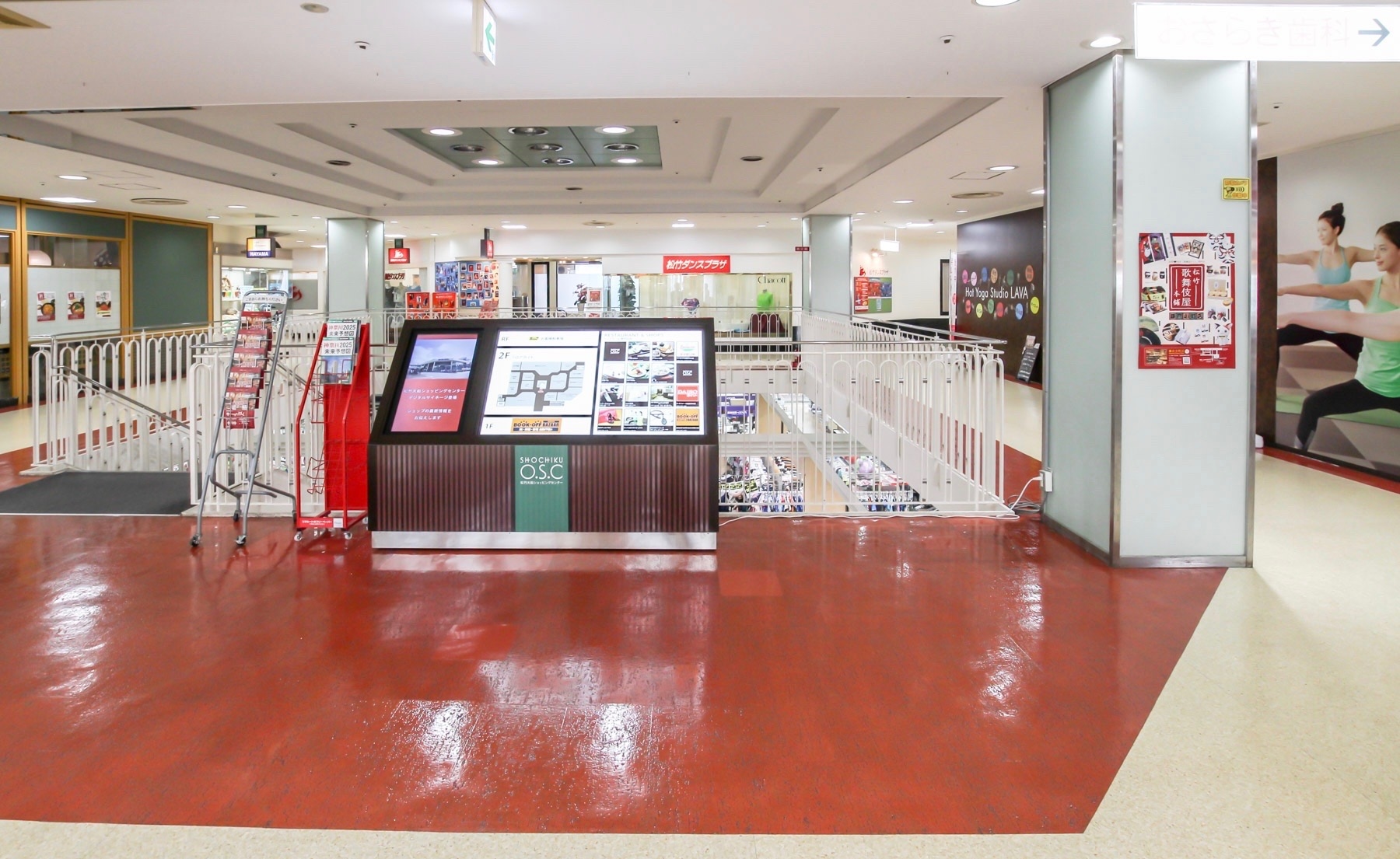 【松竹大船ショッピングセンター】ポップアップストアやイベントに適した商業施設内2Fにある螺旋階段踊場のイベントスペースの画像9