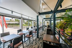 【神戸ポートタワー目の前】海が見える開放的レストランスペース|撮影・パーティー・イベント可