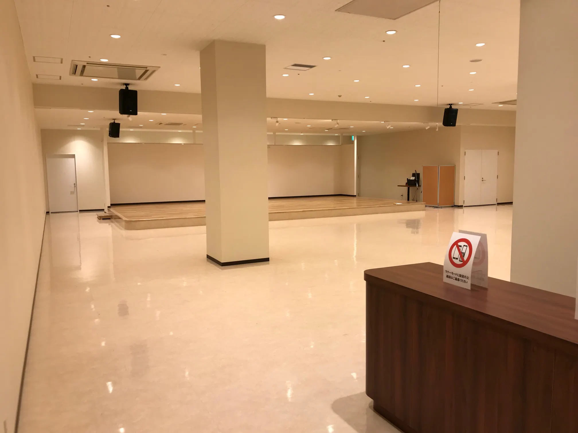 【アゼリアモール】ファッション・アパレルの販売会場、音楽やアートイベント撮影やワークショップに適したグランドピアノも完備した約400㎡のホールイベントスペース