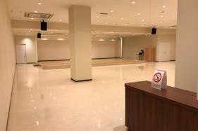 【アゼリアモール】ファッション・アパレルの販売会場、音楽やアートイベント撮影やワークショップに適したグランドピアノも完備した約400㎡のホールイベントスペース