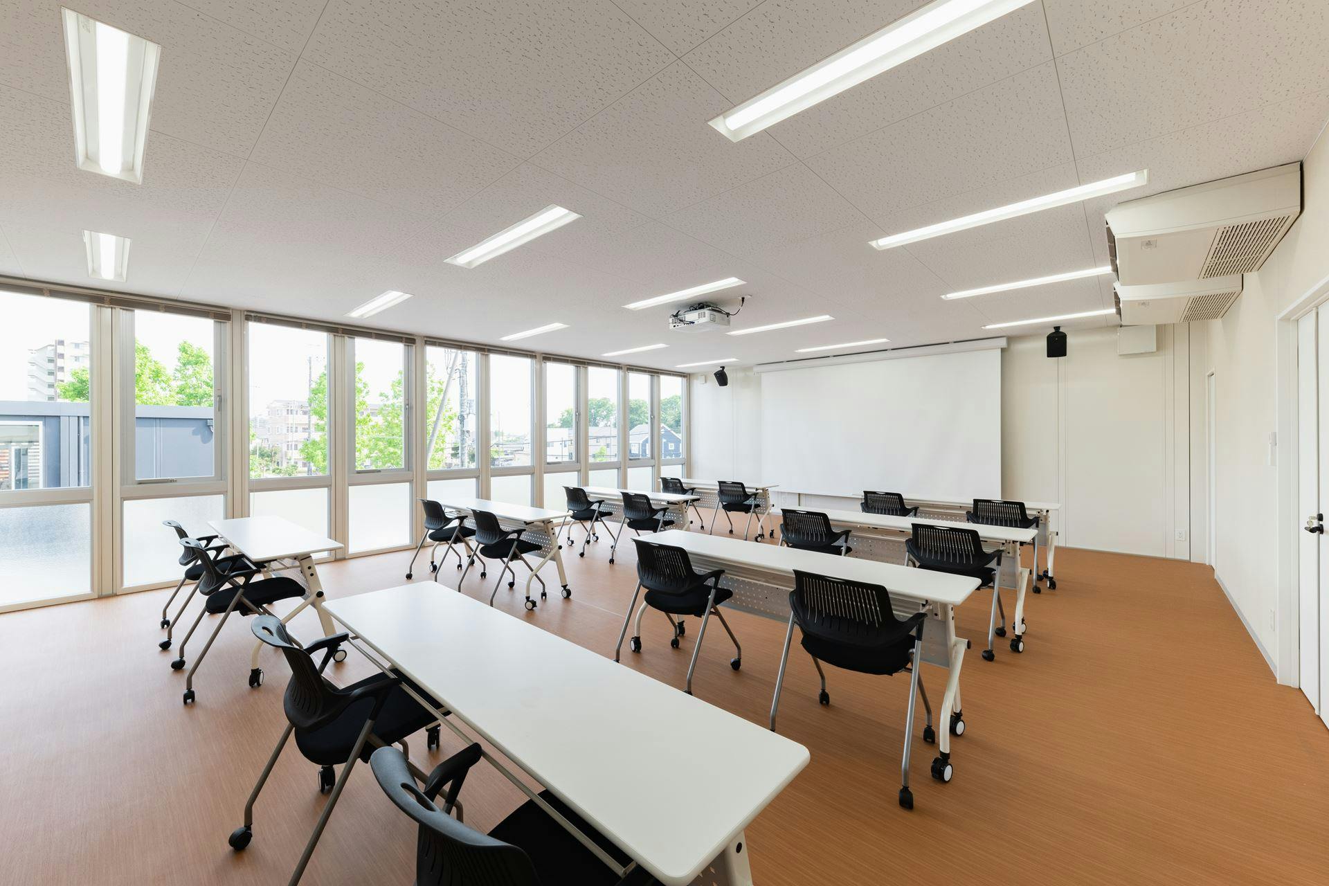 【茨城県つくば市】自主企画マルシェやワークショップに最適なお手頃価格のレンタルスペース「Meeting2」／敷地全体の貸切イベント開催も可能！の画像