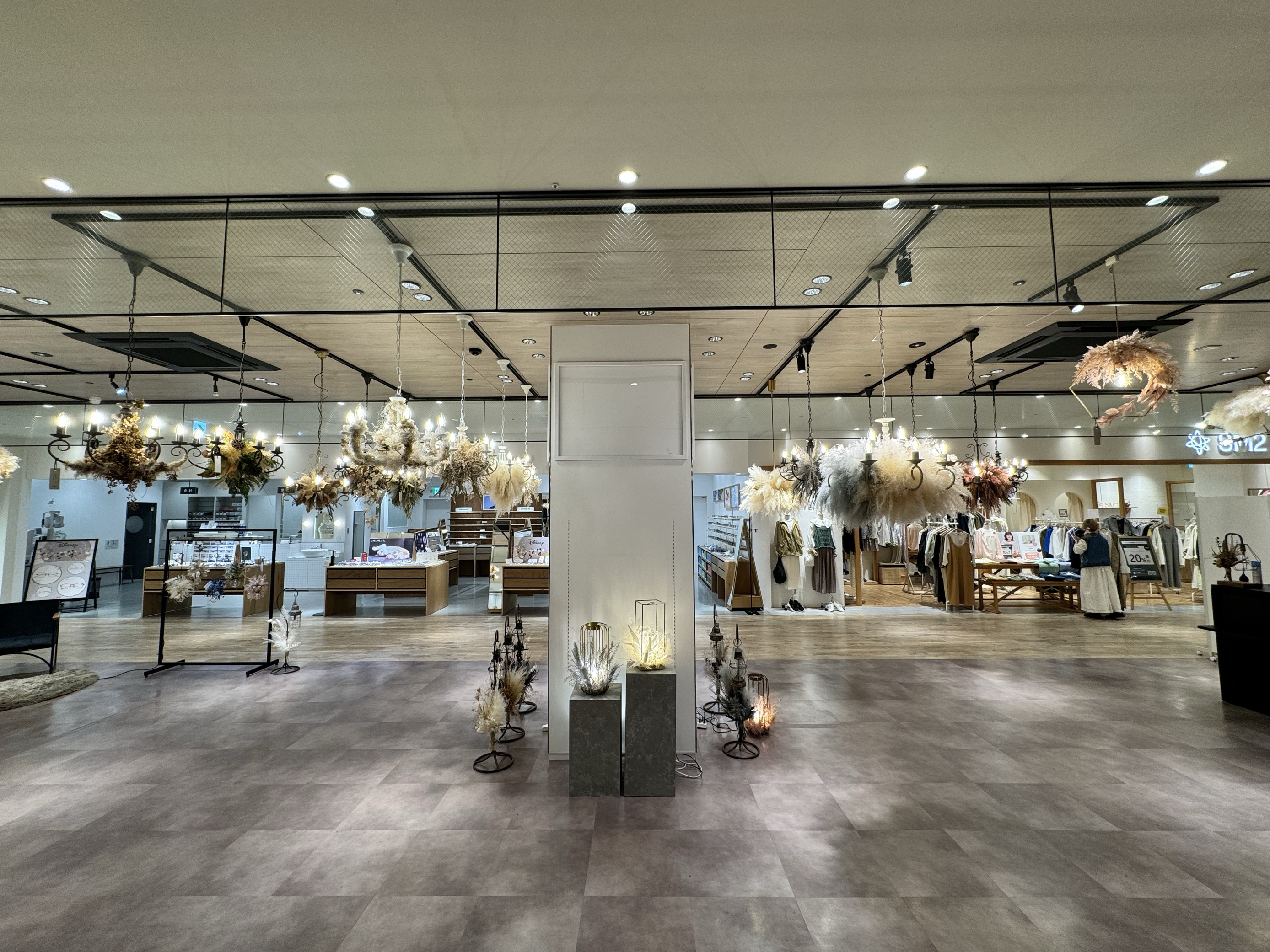 【アミュプラザみやざき】うみ館 エスカレーターに近いファッションや雑貨に最適な2Fイベントスペース① (0208)