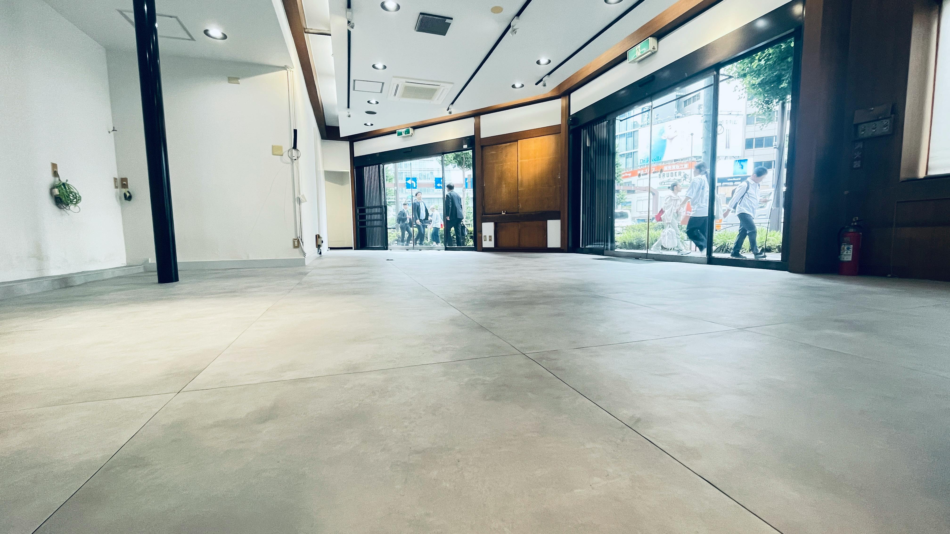 【新橋駅1分】各種ポップアップストアや展示販売会、プロモーションイベントに最適な適した白を基調とした路面スペース