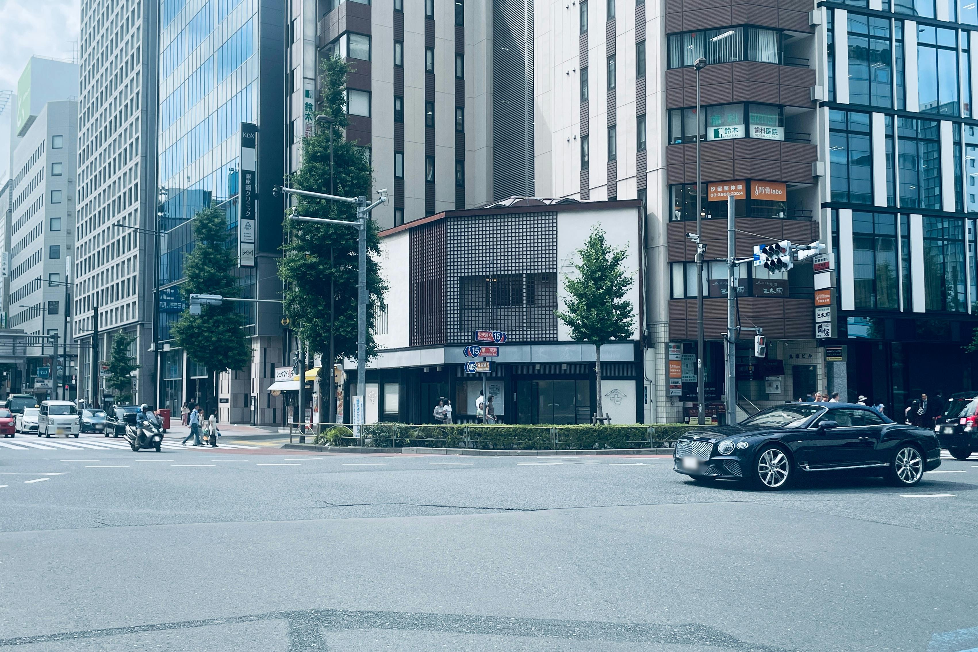 【新橋駅1分】各種ポップアップストアや展示販売会、プロモーションイベントに最適な適した白を基調とした路面スペース