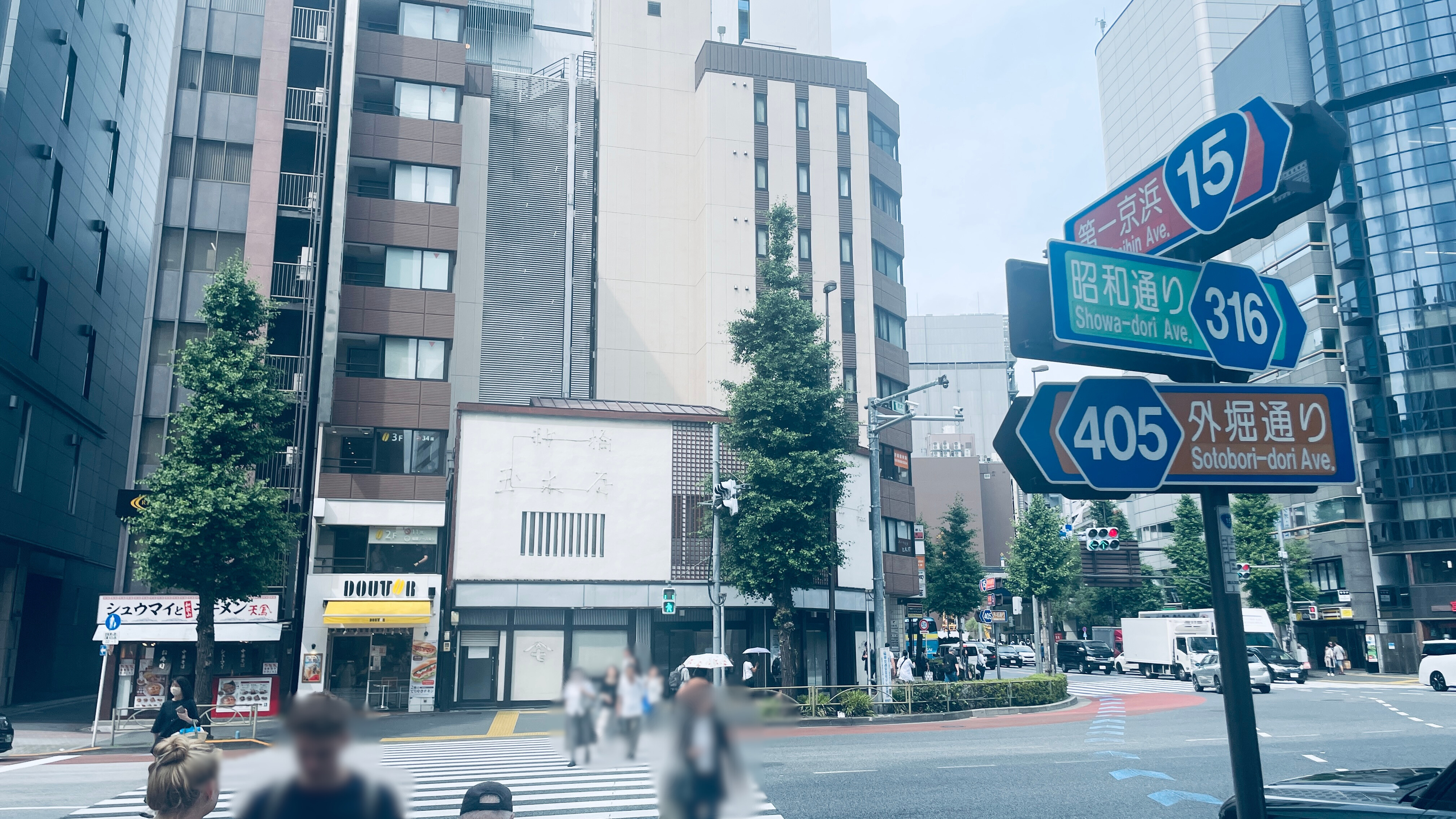 【新橋駅1分】各種ポップアップストアや展示販売会、プロモーションイベントに最適な適した白を基調とした路面スペース