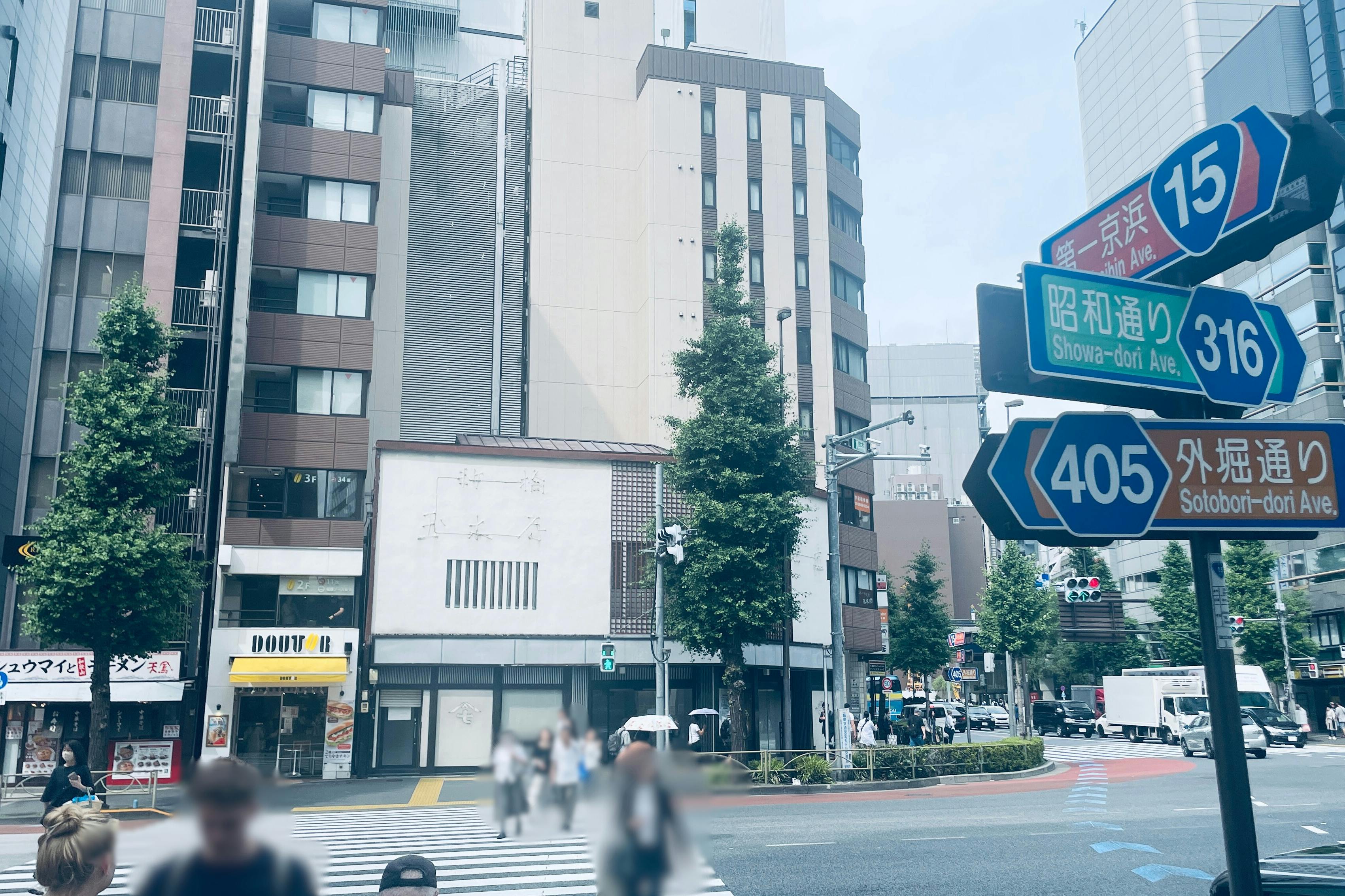 【新橋駅1分】各種ポップアップストアや展示販売会、プロモーションイベントに最適な適した白を基調とした路面スペース
