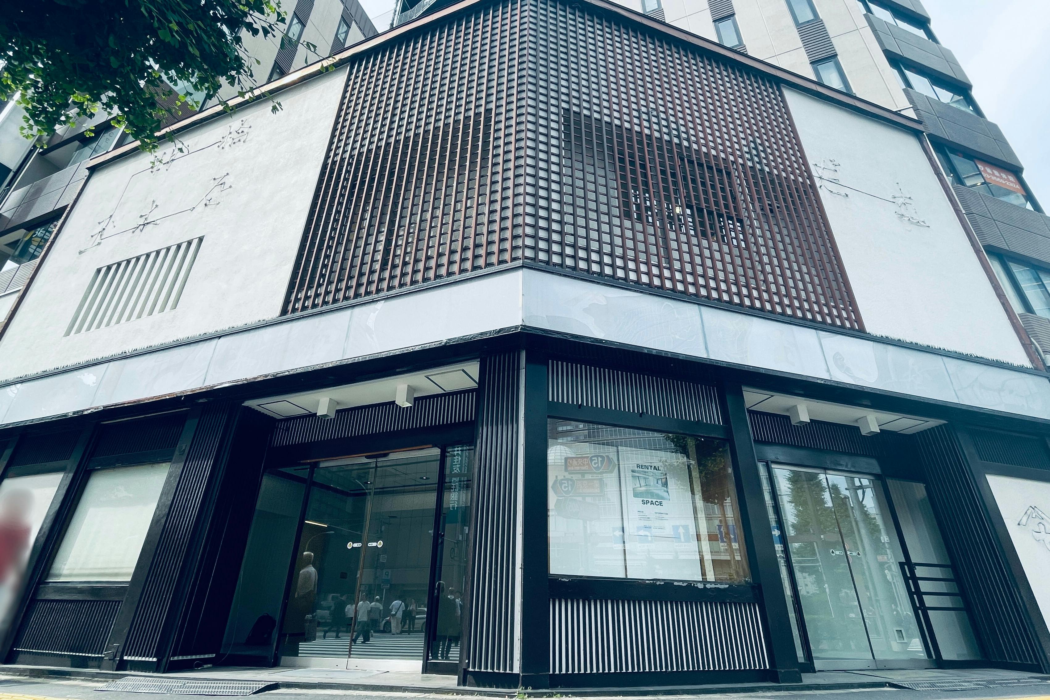 【新橋駅1分】各種ポップアップストアや展示販売会、プロモーションイベントに最適な適した白を基調とした路面スペース