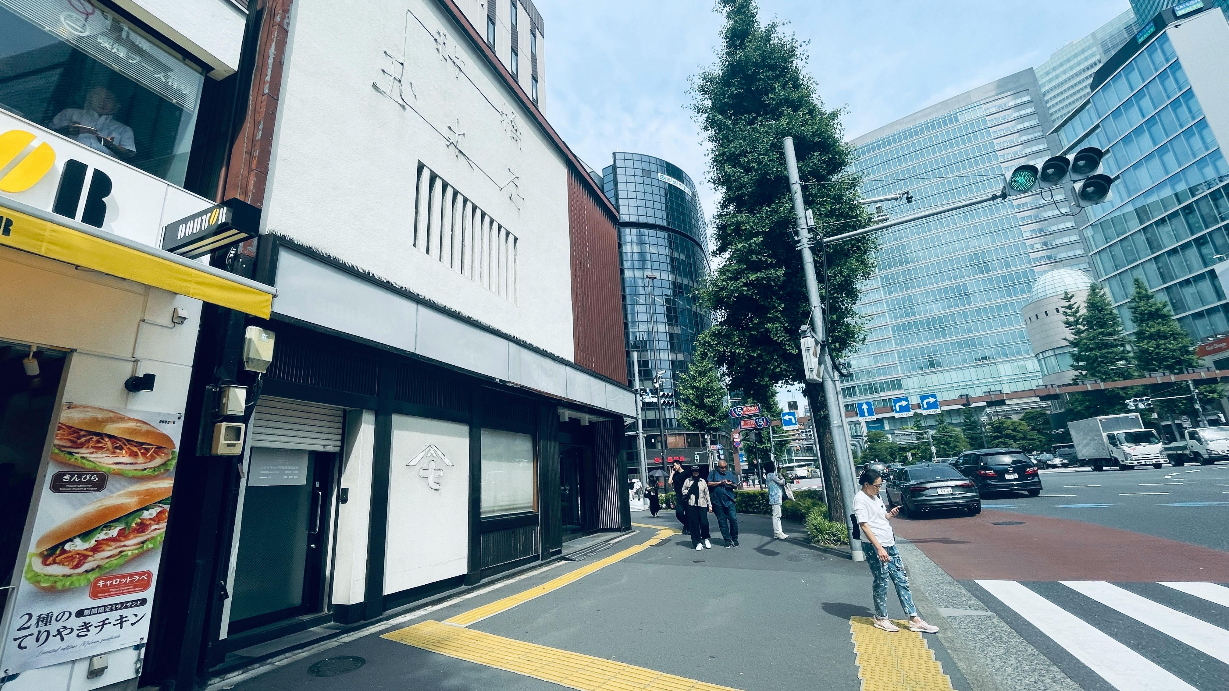 【新橋駅1分】各種ポップアップストアや展示販売会、プロモーションイベントに最適な適した白を基調とした路面スペース