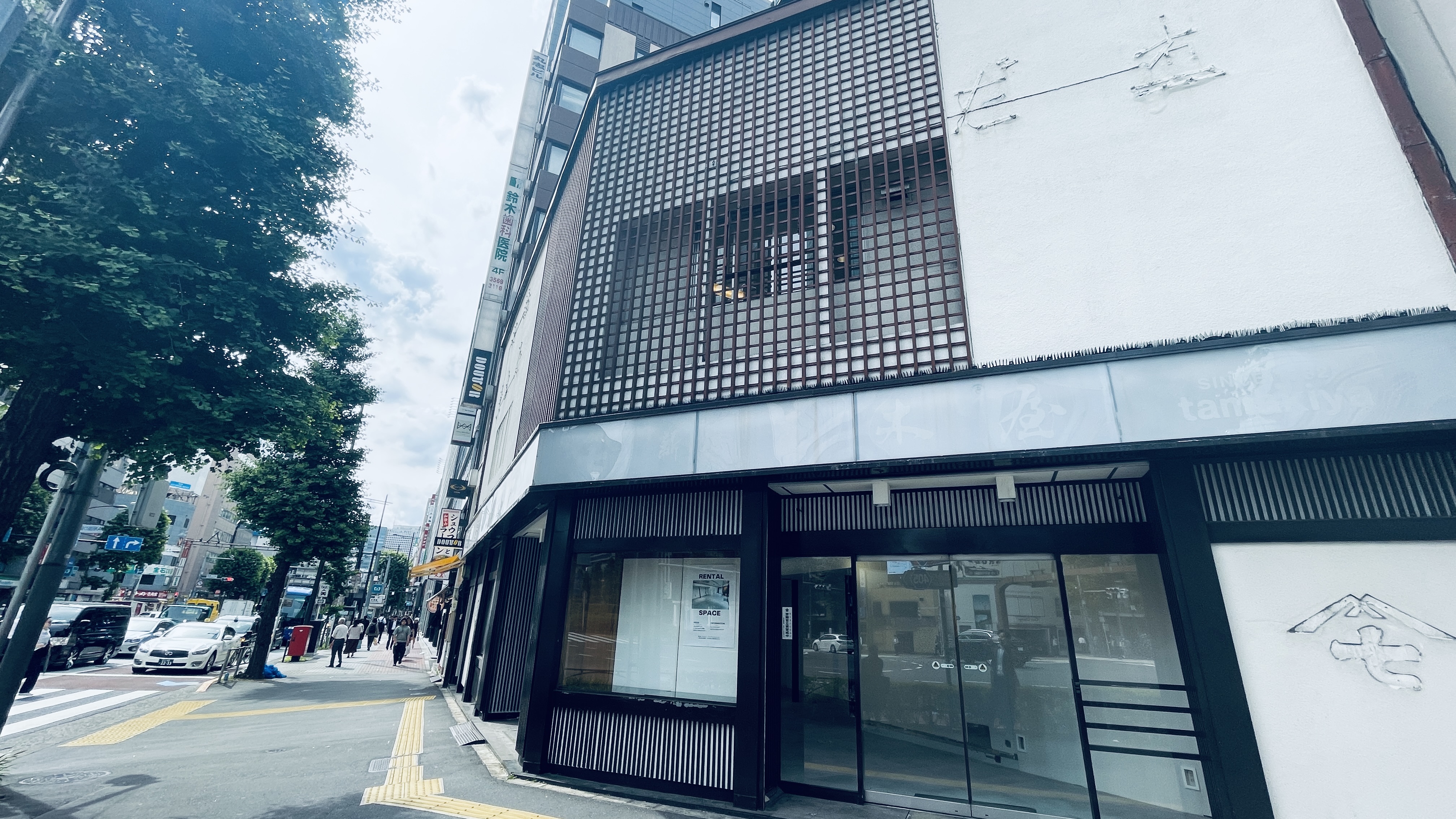 【新橋駅1分】各種ポップアップストアや展示販売会、プロモーションイベントに最適な適した白を基調とした路面スペース