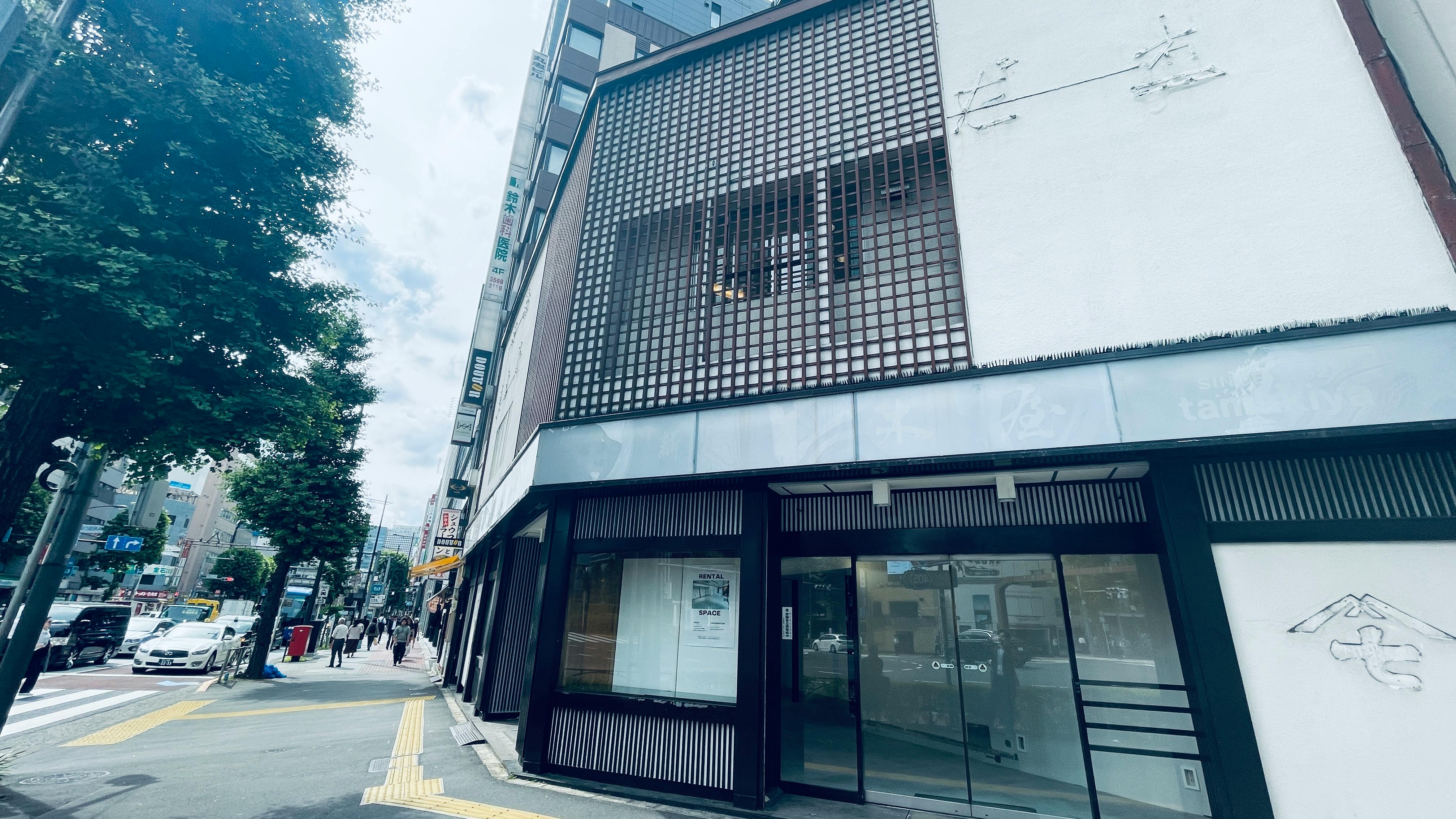 【新橋駅1分】各種ポップアップストアや展示販売会、プロモーションイベントに最適な適した白を基調とした路面スペース