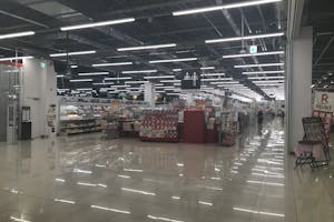 【西友 浜北店】1Fサービスカウンター前 プロモーション用途や物販、食物販のポップアップストアに最適なスーパー店内催事イベントスペース