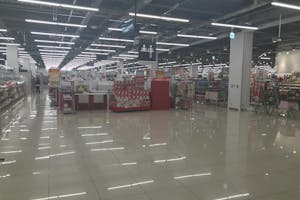 【西友 浜北店】1Fサービスカウンター前 プロモーション用途や物販、食物販のポップアップストアに最適なスーパー店内催事イベントスペース