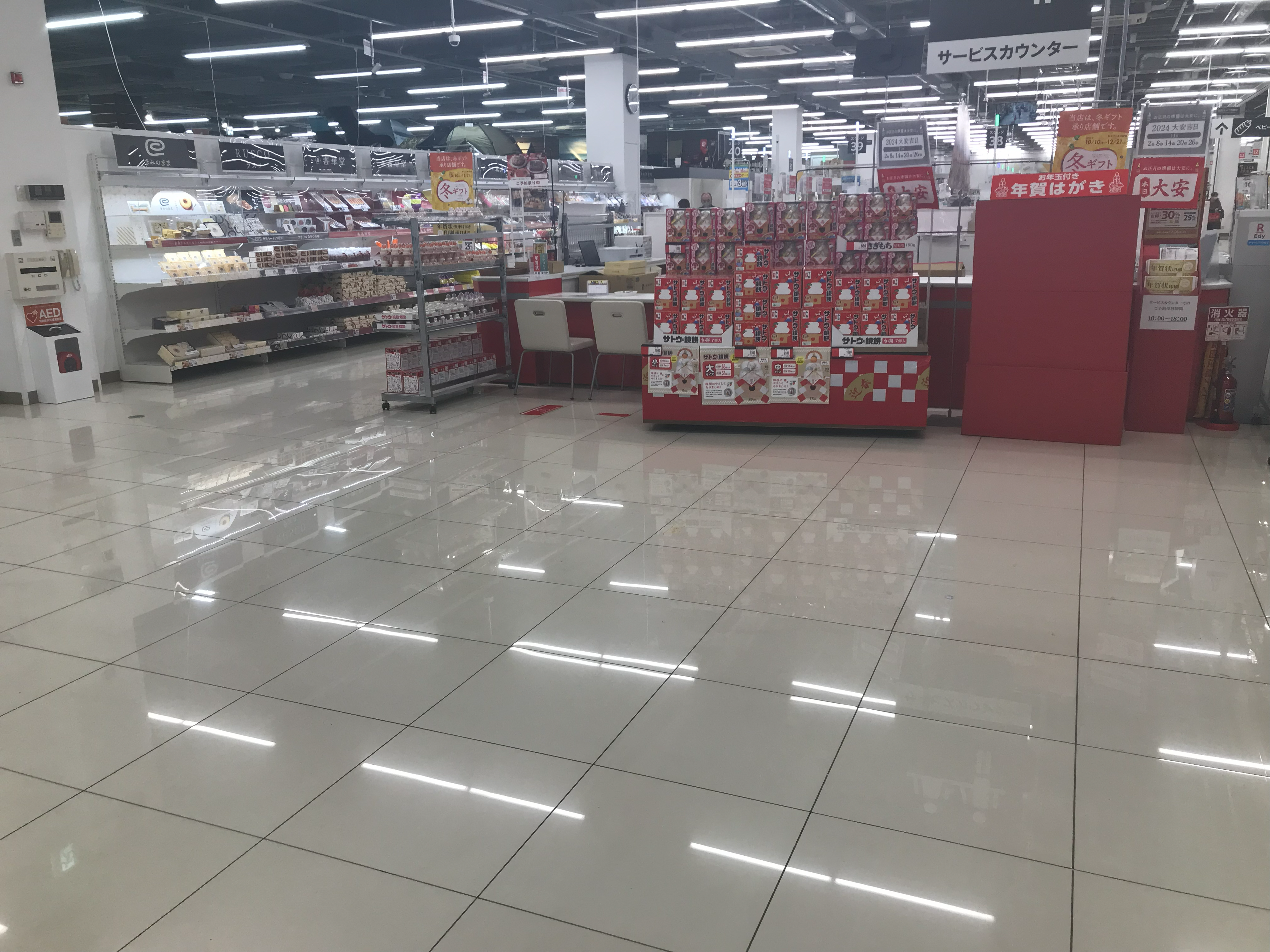 【西友　浜北店】1Fサービスカウンター前　プロモーション用途や物販、食物販のポップアップストアに最適なスーパー店内催事イベントスペース