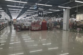 【西友 浜北店】1Fサービスカウンター前 プロモーション用途や物販、食物販のポップアップストアに最適なスーパー店内催事イベントスペース