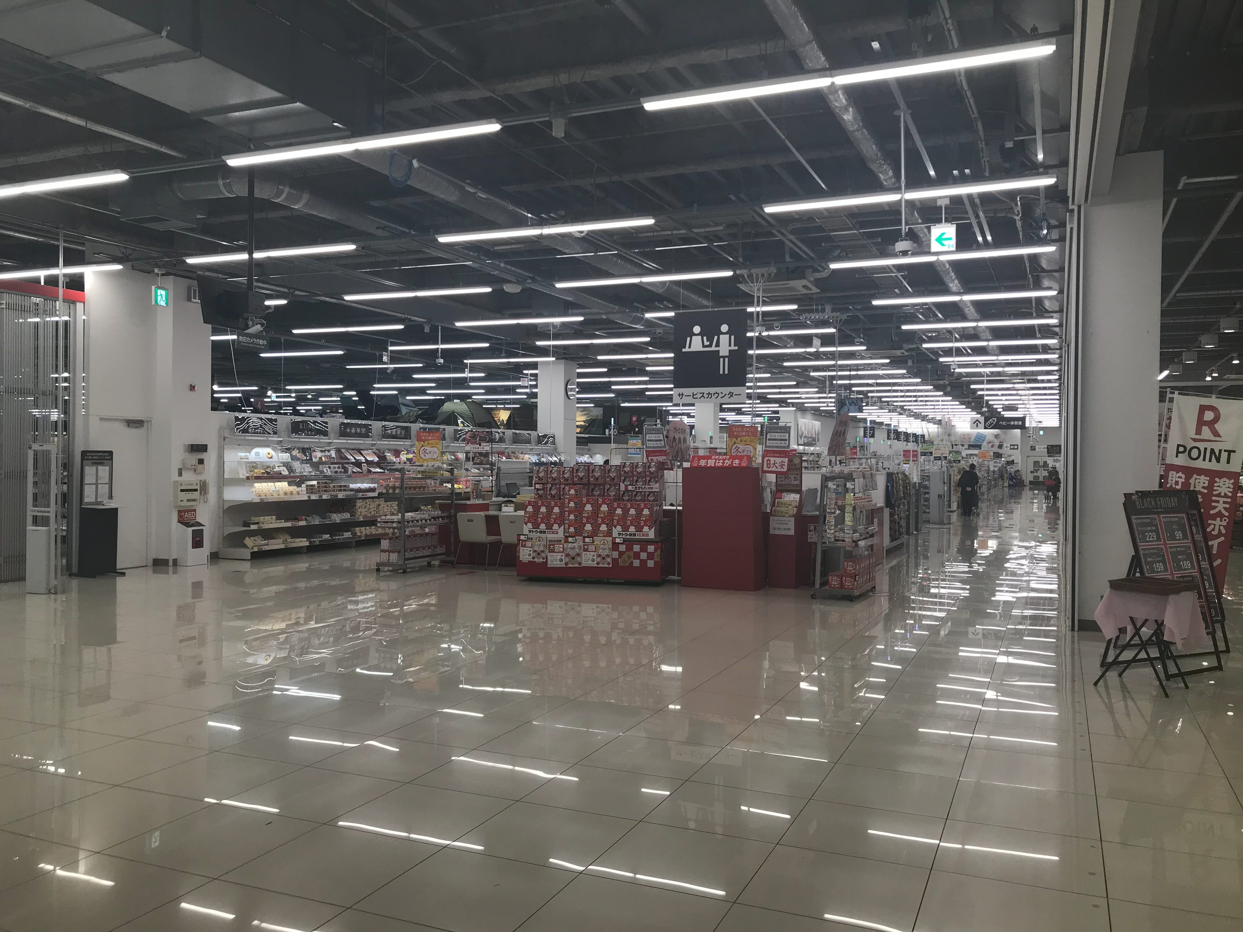 【西友　浜北店】1Fサービスカウンター前　プロモーション用途や物販、食物販のポップアップストアに最適なスーパー店内催事イベントスペース