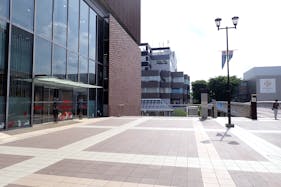 【T.S BUIL】各種プロモーションやポップアップに最適なアクセス・視認性良好で開放的な屋外スペース