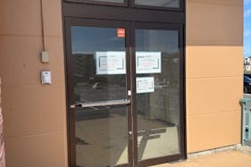 【信大前食彩館】ポップアップストアや食物販に最適なクリーニング店舗跡地スペース