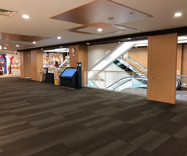 【イオンモール茨木】各種プロモーションや物販に最適な2F中央エスカレーター横(北側)催事イベントスペース