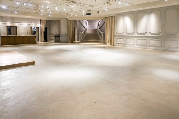 【渋谷駅5分】無機質な白壁に囲まれた広々イベントスペース 1F BANQUET
