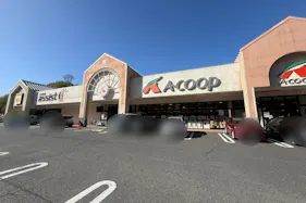 【Aコープ榛原店】食物販や販促イベントに最適な軒下スペース