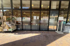 【Aコープ榛原店】食物販や販促イベントに最適な軒下スペース