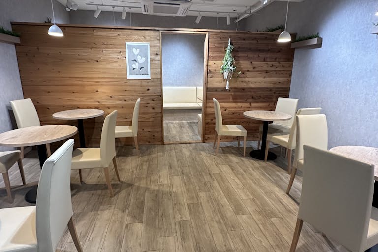 【吉祥寺駅5分】アート系の展示会やワークショップ、オフサイトミーティング等に最適な駅近カフェスペースの画像2