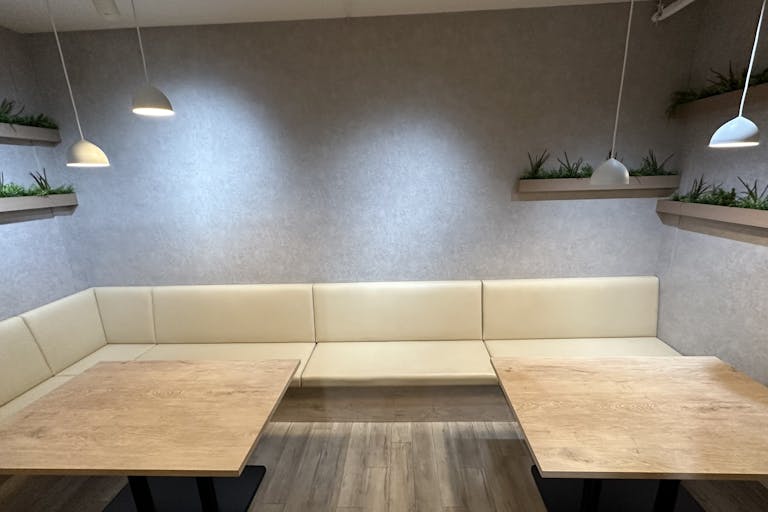 【吉祥寺駅5分】アート系の展示会やワークショップ、オフサイトミーティング等に最適な駅近カフェスペースの画像3