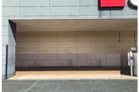 【西友 上浅田店】店舗外 軒下 キッチンカーやたこやき・たいやき・団子・焼き鳥・クレープ など販売におすすめな屋外催事イベントスペース