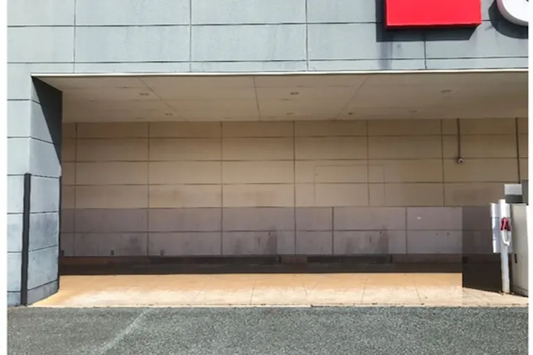 【西友 上浅田店】店舗外 軒下 キッチンカーやたこやき・たいやき・団子・焼き鳥・クレープ など販売におすすめな屋外催事イベントスペースの画像1