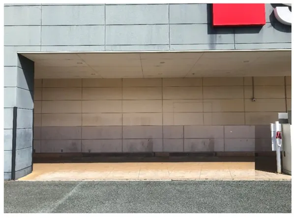 【西友　上浅田店】店舗外 軒下　キッチンカーやたこやき・たいやき・団子・焼き鳥・クレープ など販売におすすめな屋外催事イベントスペース