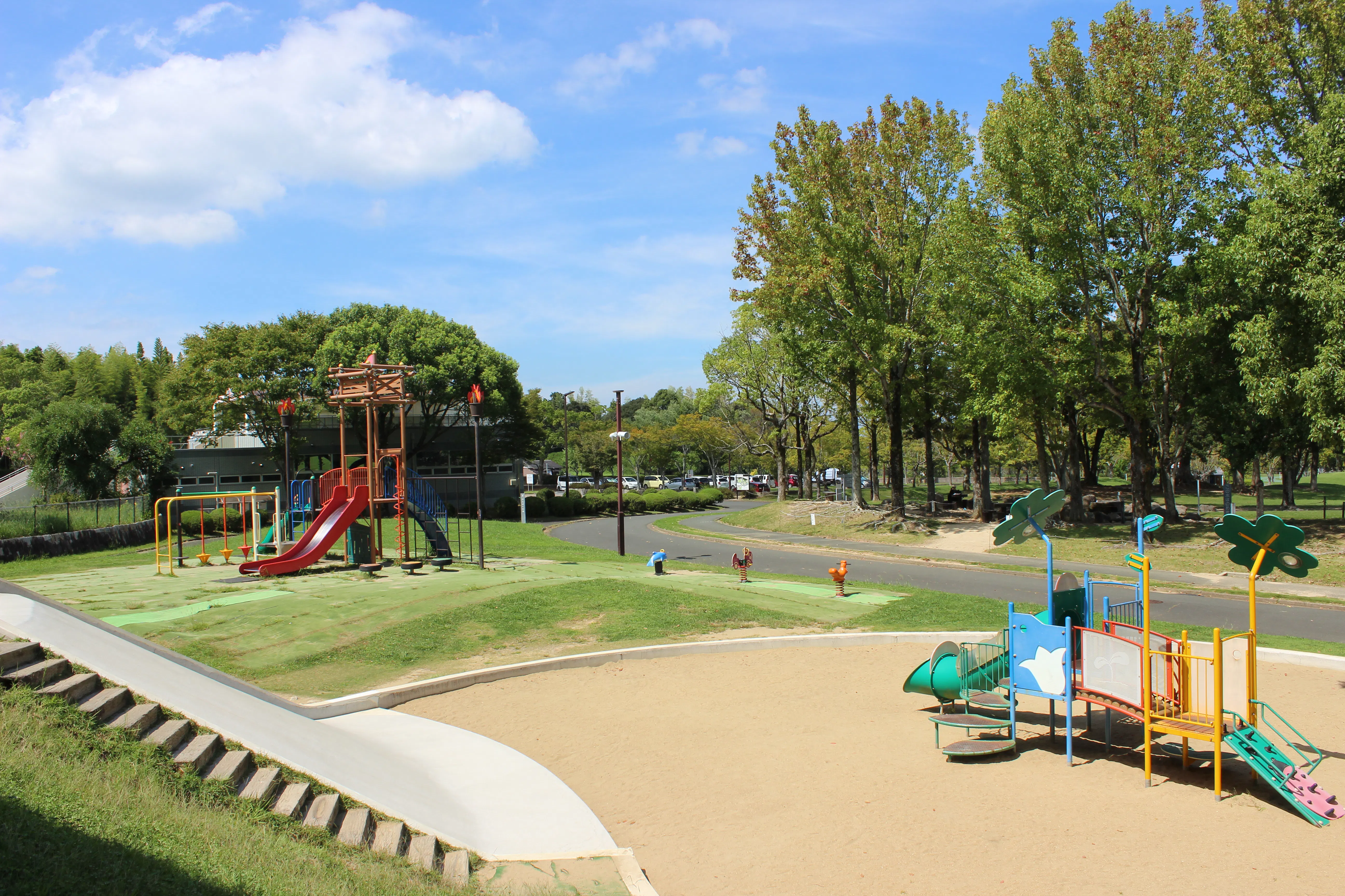 【宗像ユリックス】キッチンカーでの出店が可能なわんぱく広場前のスペース