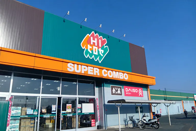 【HIヒロセ食の蔵嘉島店】各種プロモーションイベントに最適なホームセンター風除室のイベントスペースの画像2