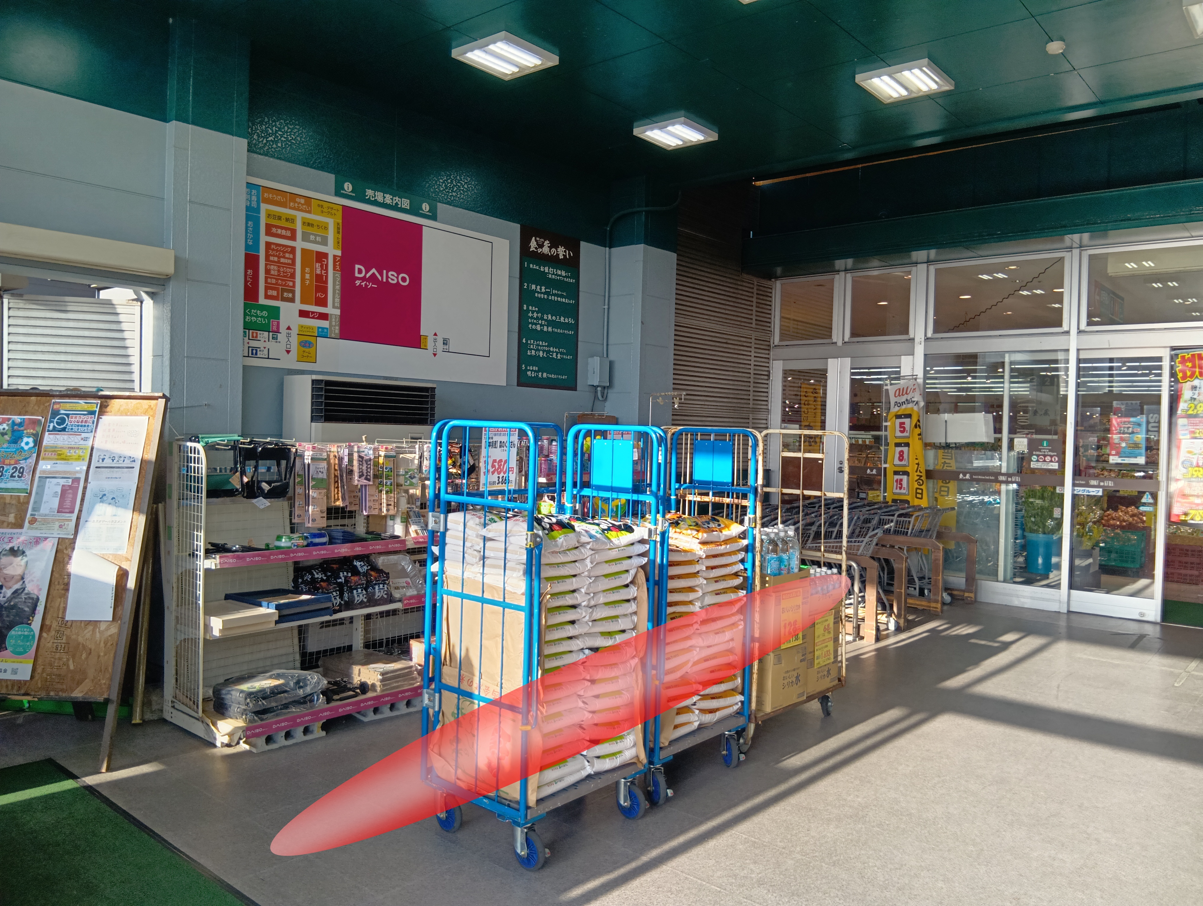 【HIヒロセ食の蔵嘉島店】各種プロモーションイベントに最適なホームセンター風除室のイベントスペース