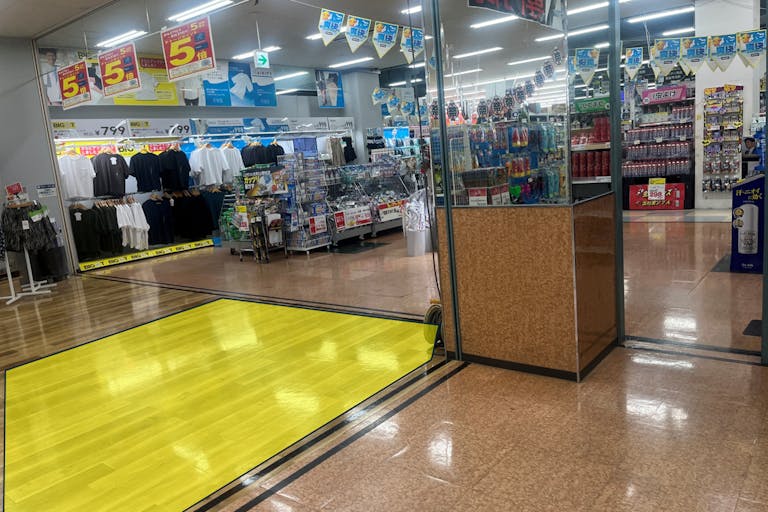 【メガセンタートライアル八千代店】食物販やPR活動に最適な「④ 店内1F・階段前」スペース(※買取催事不可)の画像4