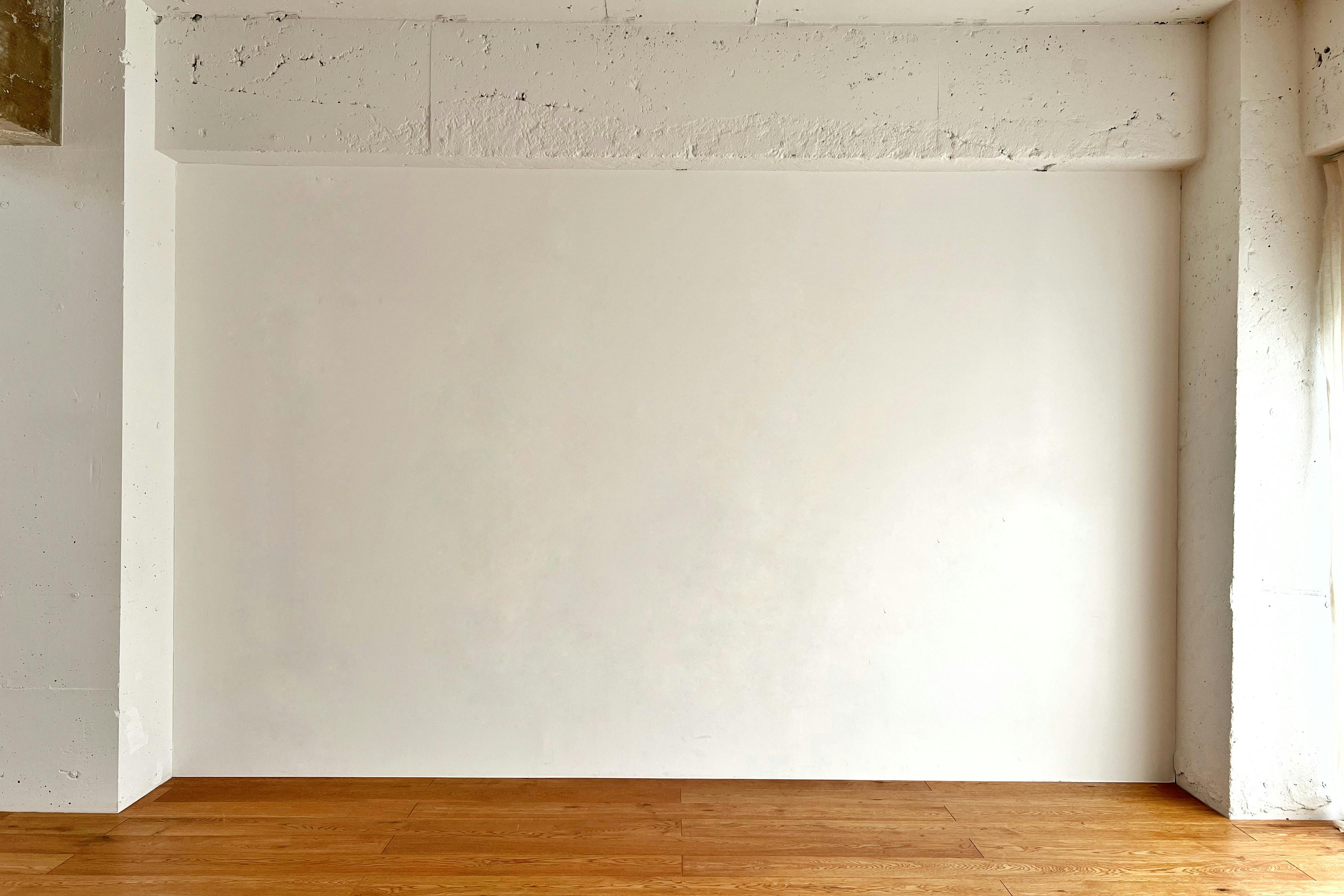 【曙橋駅A2出口より徒歩3分】ポップアップや展示会に最適な白壁、チーク床の自然光豊富なナチュラルなスペース