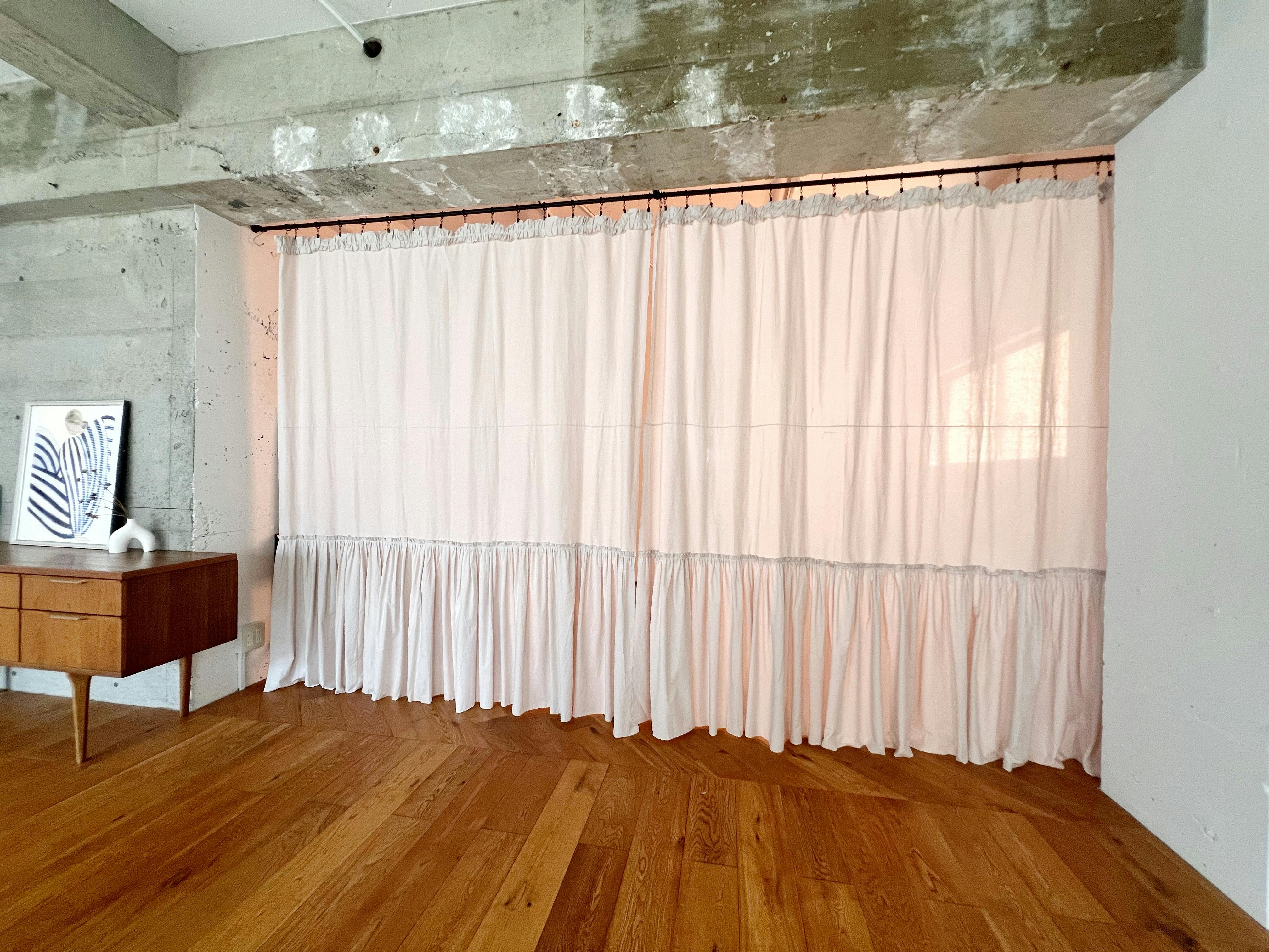 【曙橋駅A2出口より徒歩3分】ポップアップや展示会に最適な白壁、チーク床の自然光豊富なナチュラルなスペース