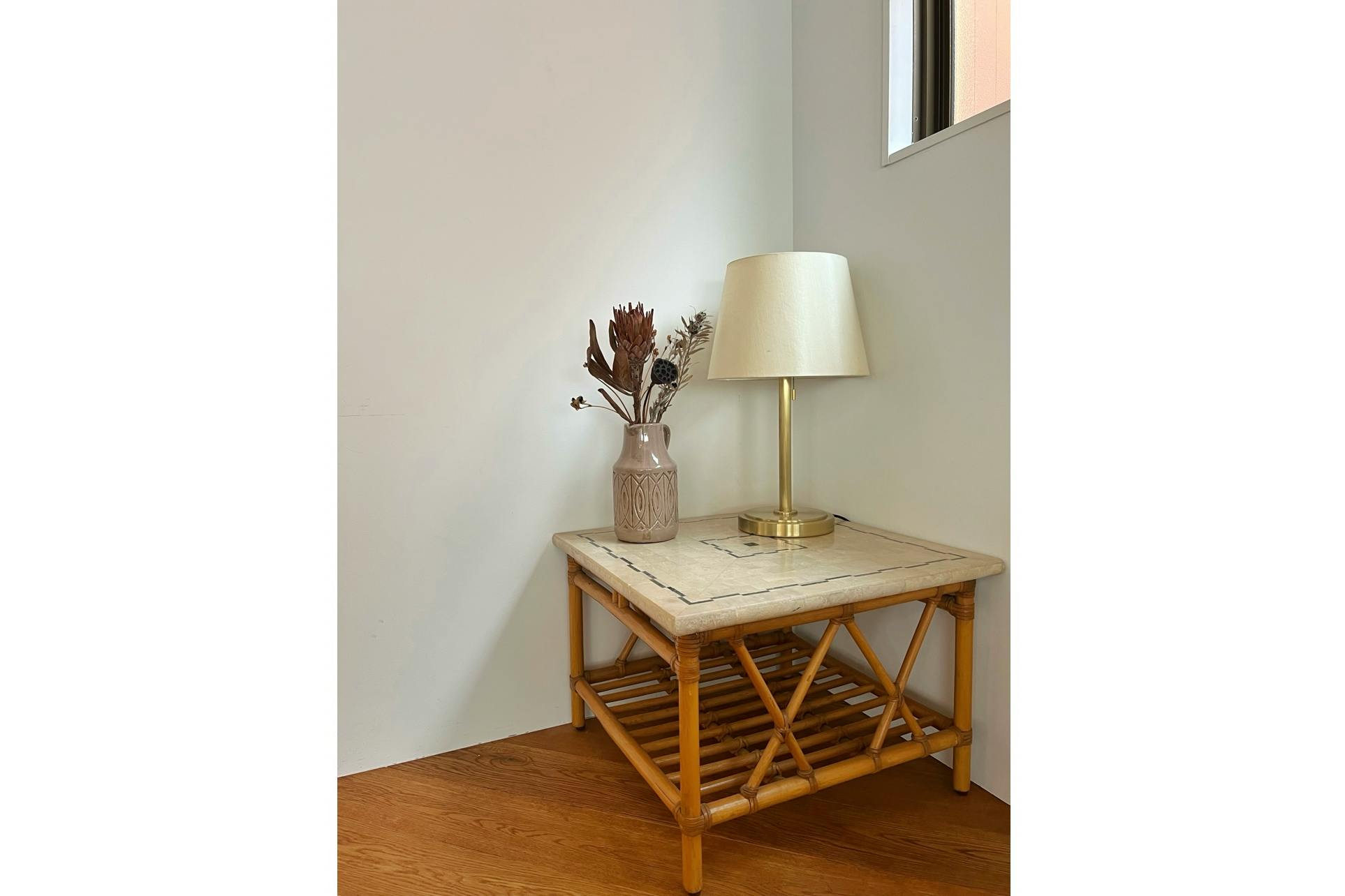 【曙橋駅A2出口より徒歩3分】ポップアップや展示会に最適な白壁、チーク床の自然光豊富なナチュラルなスペース