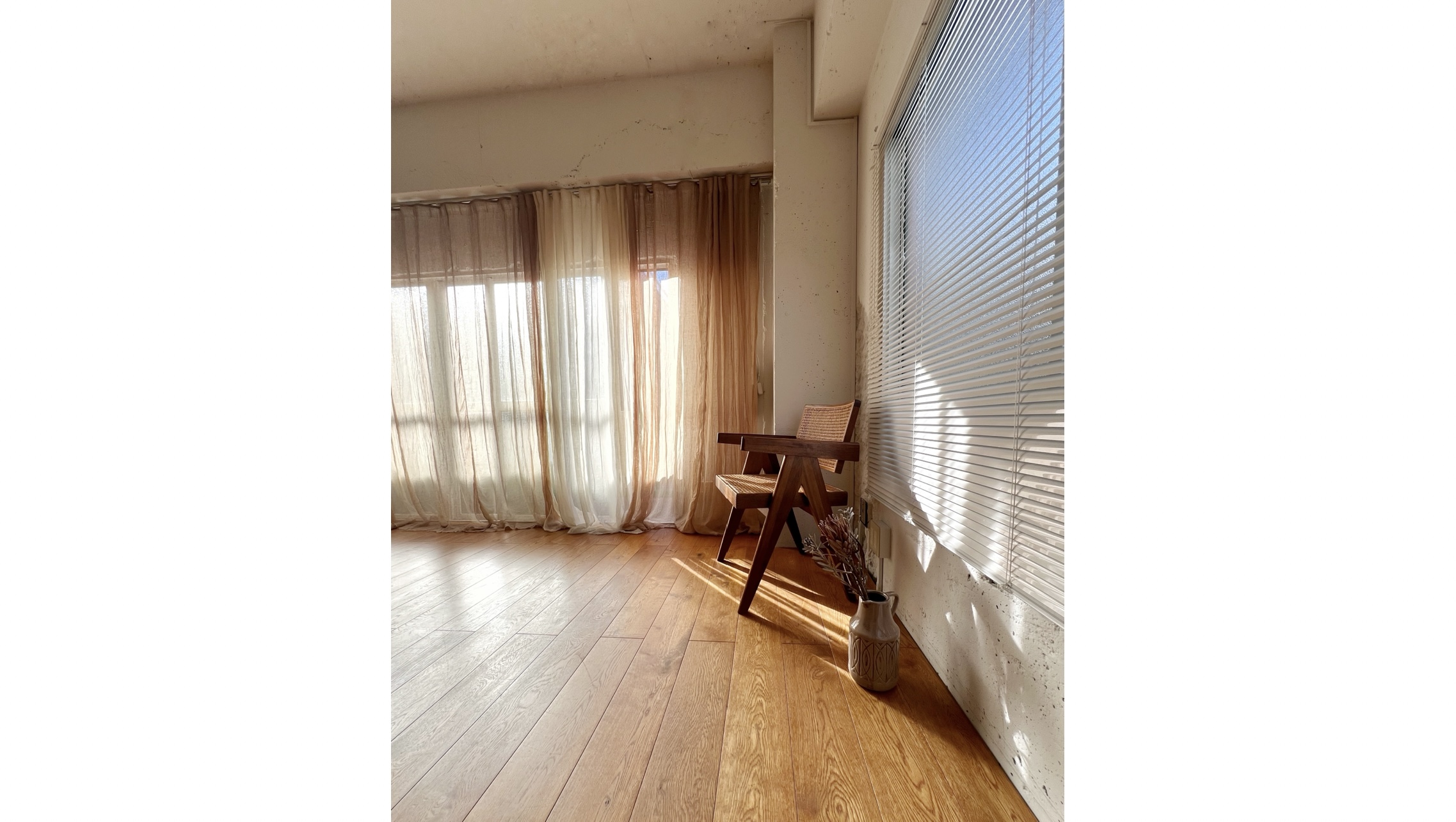 【曙橋駅A2出口より徒歩3分】ポップアップや展示会に最適な白壁、チーク床の自然光豊富なナチュラルなスペースの画像7