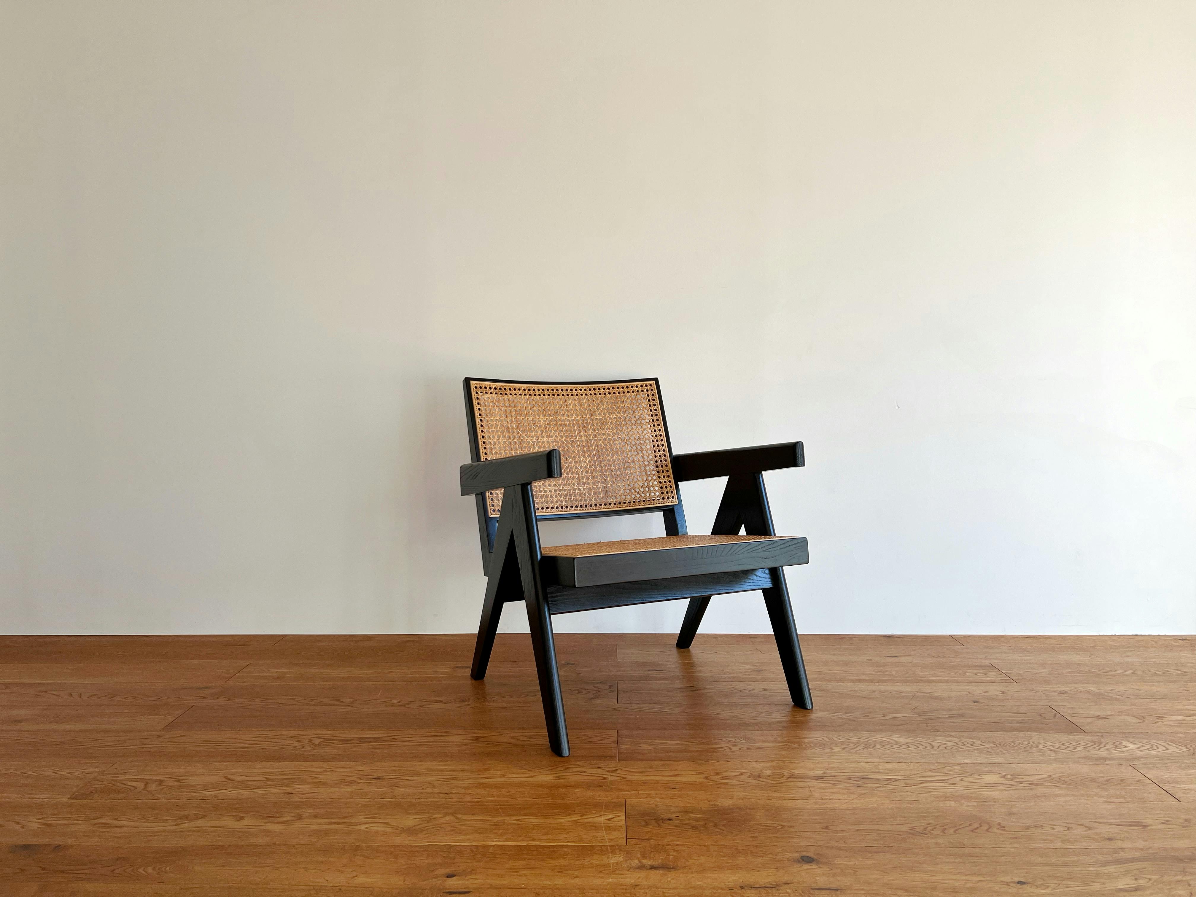 【曙橋駅A2出口より徒歩3分】ポップアップや展示会に最適な白壁、チーク床の自然光豊富なナチュラルなスペース