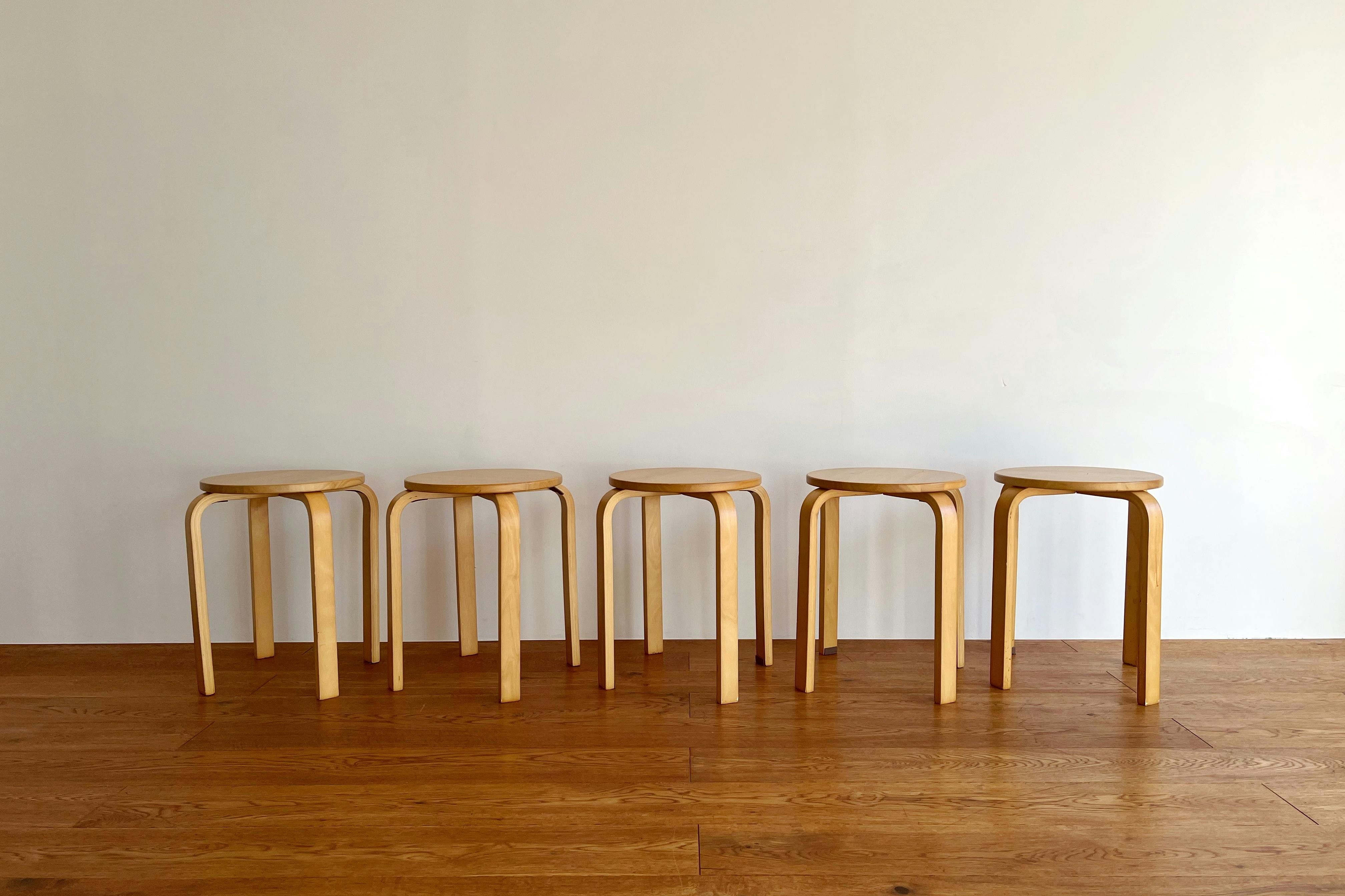 【曙橋駅A2出口より徒歩3分】ポップアップや展示会に最適な白壁、チーク床の自然光豊富なナチュラルなスペース