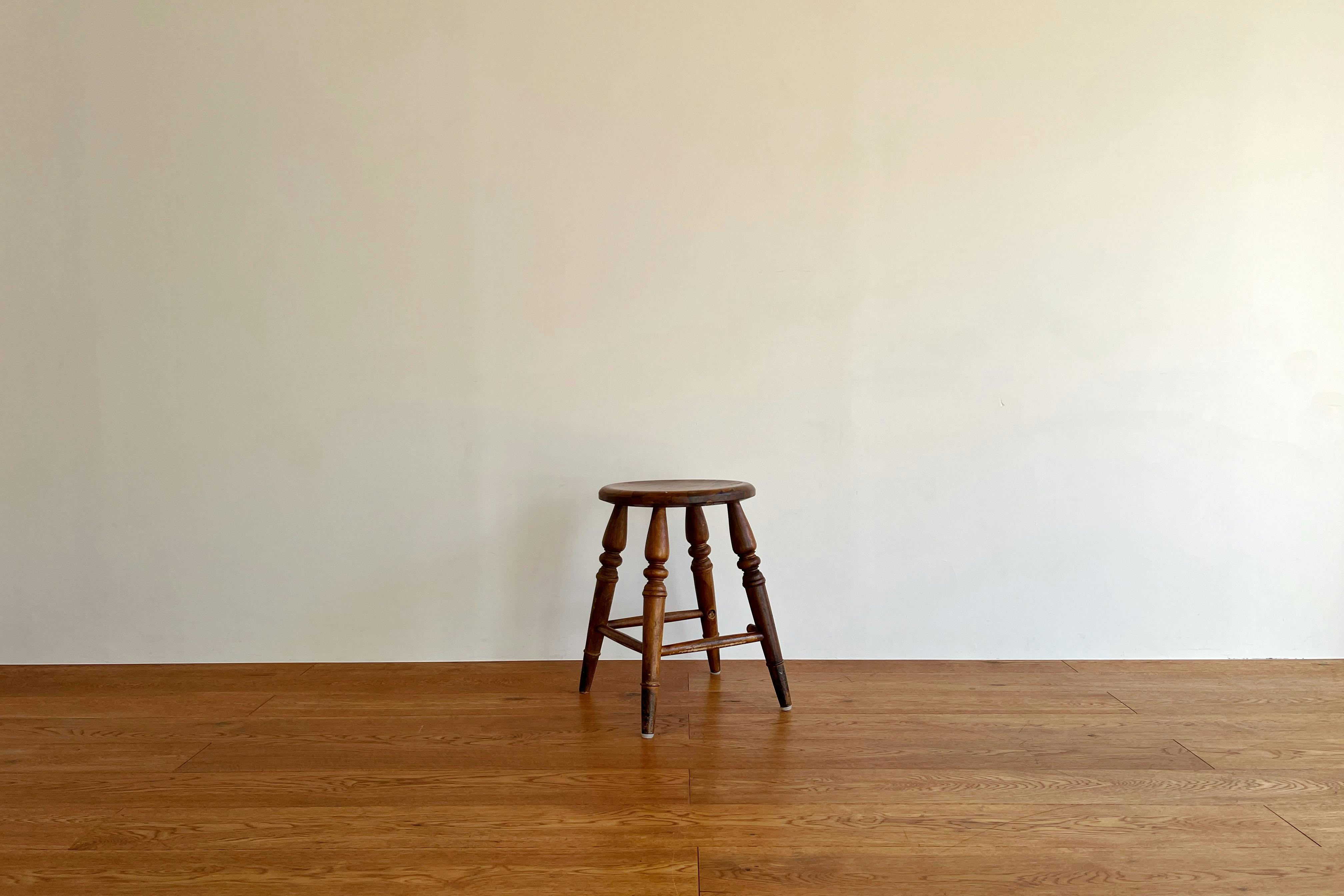 【曙橋駅A2出口より徒歩3分】ポップアップや展示会に最適な白壁、チーク床の自然光豊富なナチュラルなスペース